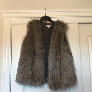 Fake fur vest